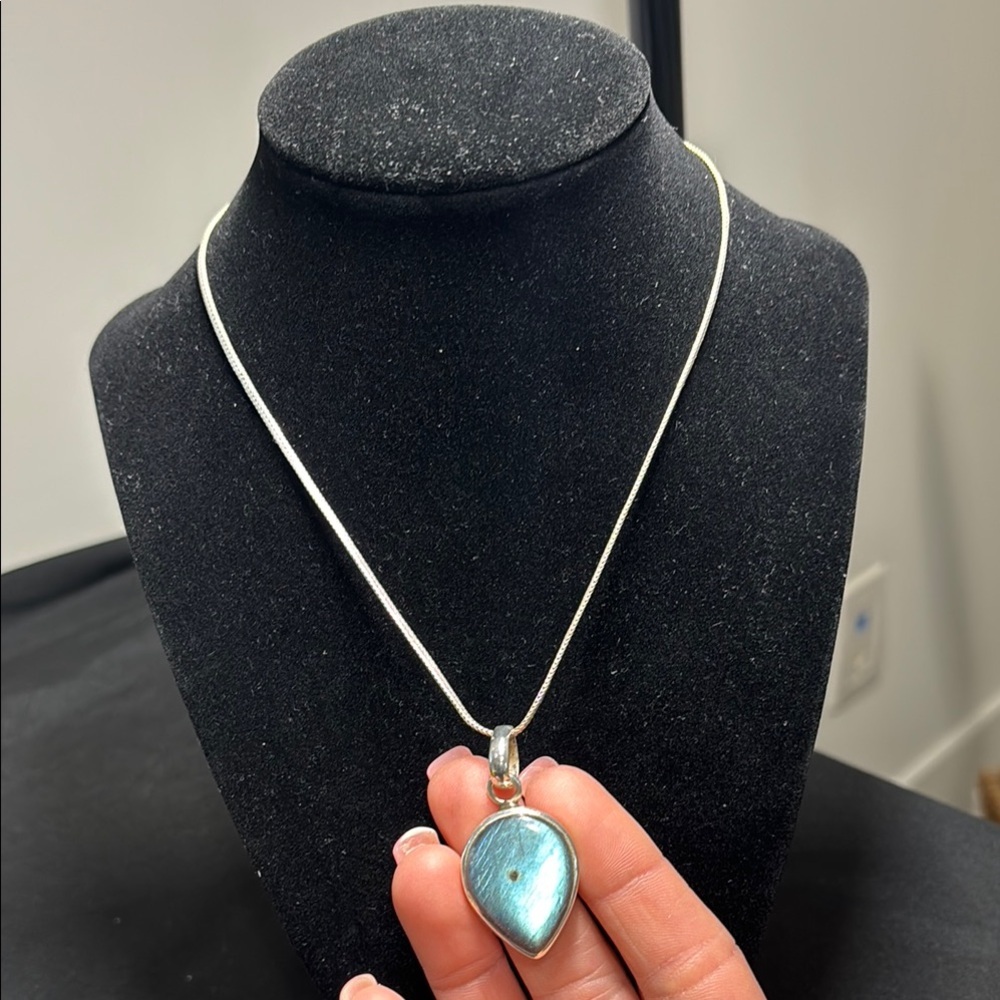 14” Sterling silver Necklace with Blue labradorite pendant from canada🇨🇦